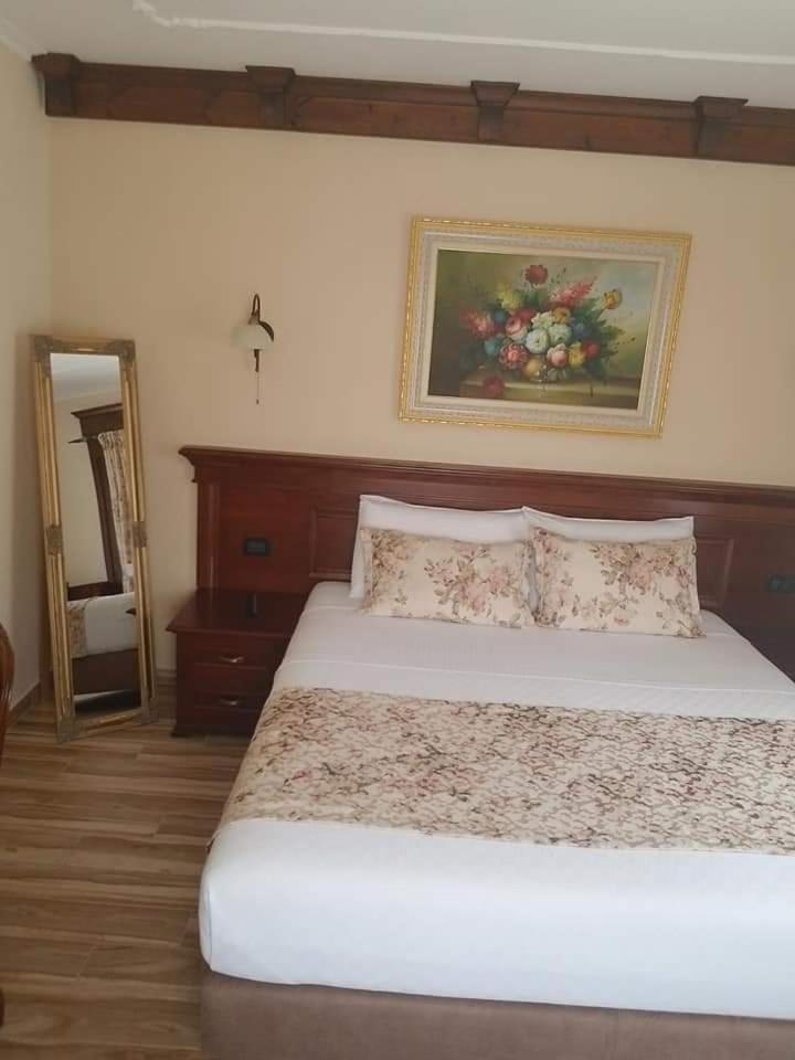 Vila Dante Boutique Hotel Tushemisht Rom bilde